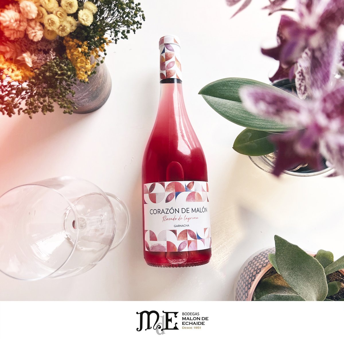 En esta botella hemos guardado el Corazón de dos kilos de uva garnacha de la Ribera Baja de Navarra. Descubre nuestro Rosado de Lágrima "Corazón de Malón".
→ malondeechaide.com/producto/coraz…
#navarrawinelovers #winelover #rosadodenavarra #rosadodelagrima