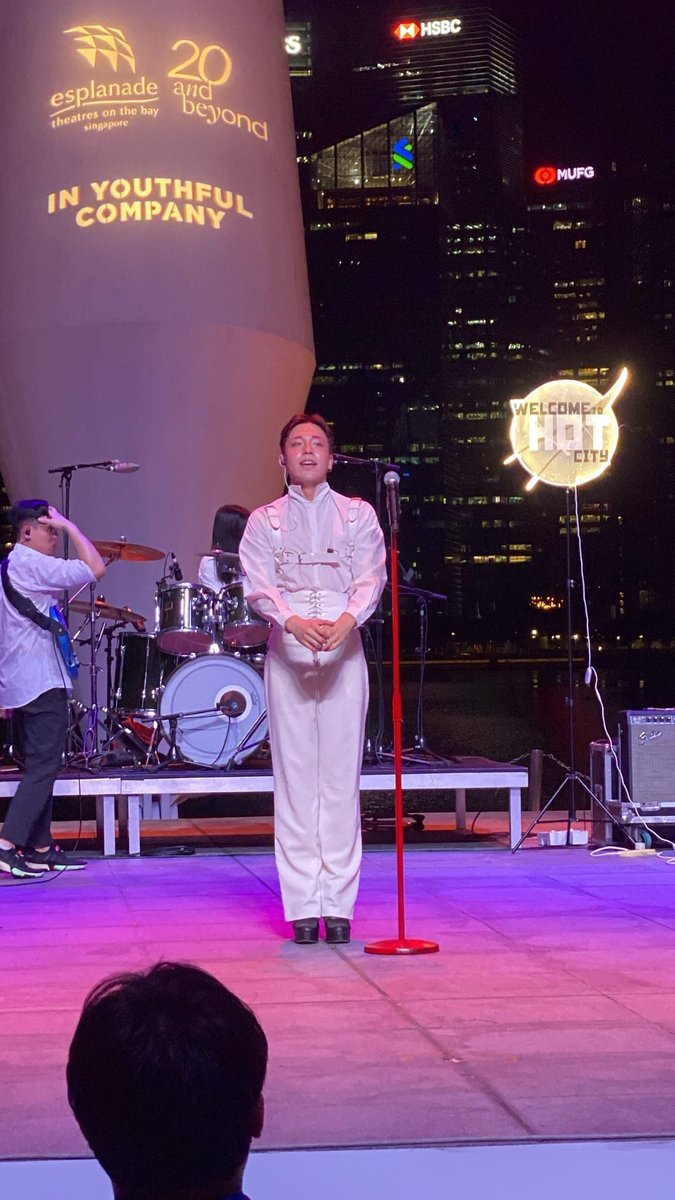 itsLeonMarkcus's tweet photo. I can’t believe it’s over? I can’t believe I did this in Singapore? I can’t believe I had an outfit change? I can’t believe I made everything on stage? I can’t believe I didn’t trip? I can’t believe live music? 🥺 

thank u for supporting this indie musician. https://t.co/rflvsIBJL1