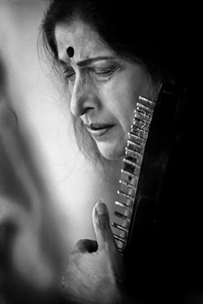 Kishori Amonkar (10 Apr 1932 – 3 Apr 2017) was a leading vocalist from Jaipur gharana. On her death anniversary we ICN remember her and offer our homage.

#ICN #IndianClassicalNetwork #musician  #indianclassicalmusic
#indianclassicalmusician 
#singer #vocalist #KishoriAmonkar