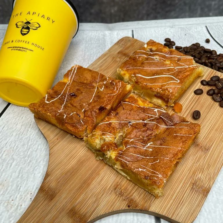 ApiaryHarleston's tweet photo. It's the weekend 🎉

Need #cake? We HAVE CAKE at The Apiary. Come and enjoy a slice with a cup of awesome coffee ☕🍰

Try Rhubard &amp; Custard Blondie, Burnt Orange &amp; Mini Egg Bundt Cake and Raspberry &amp; White Chocolate Loaf Cake 🧡🐝
#Norfolk https://t.co/4AibXgDyzM