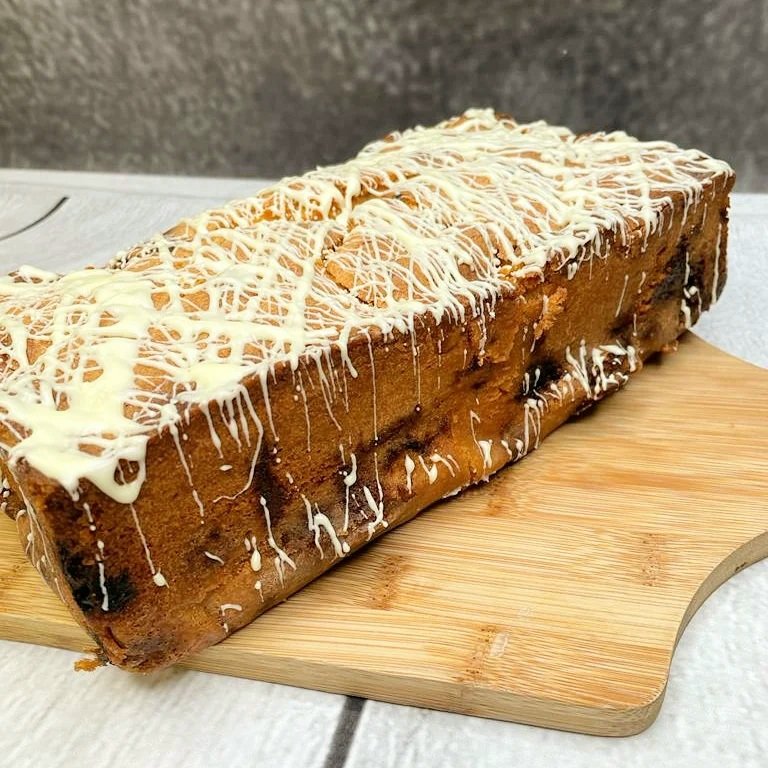 ApiaryHarleston's tweet photo. It's the weekend 🎉

Need #cake? We HAVE CAKE at The Apiary. Come and enjoy a slice with a cup of awesome coffee ☕🍰

Try Rhubard &amp; Custard Blondie, Burnt Orange &amp; Mini Egg Bundt Cake and Raspberry &amp; White Chocolate Loaf Cake 🧡🐝
#Norfolk https://t.co/4AibXgDyzM