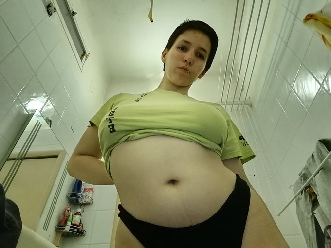 Mommy was really horny while doing the chores last night 😏❤️ https://t.co/eEJZUKrmR1