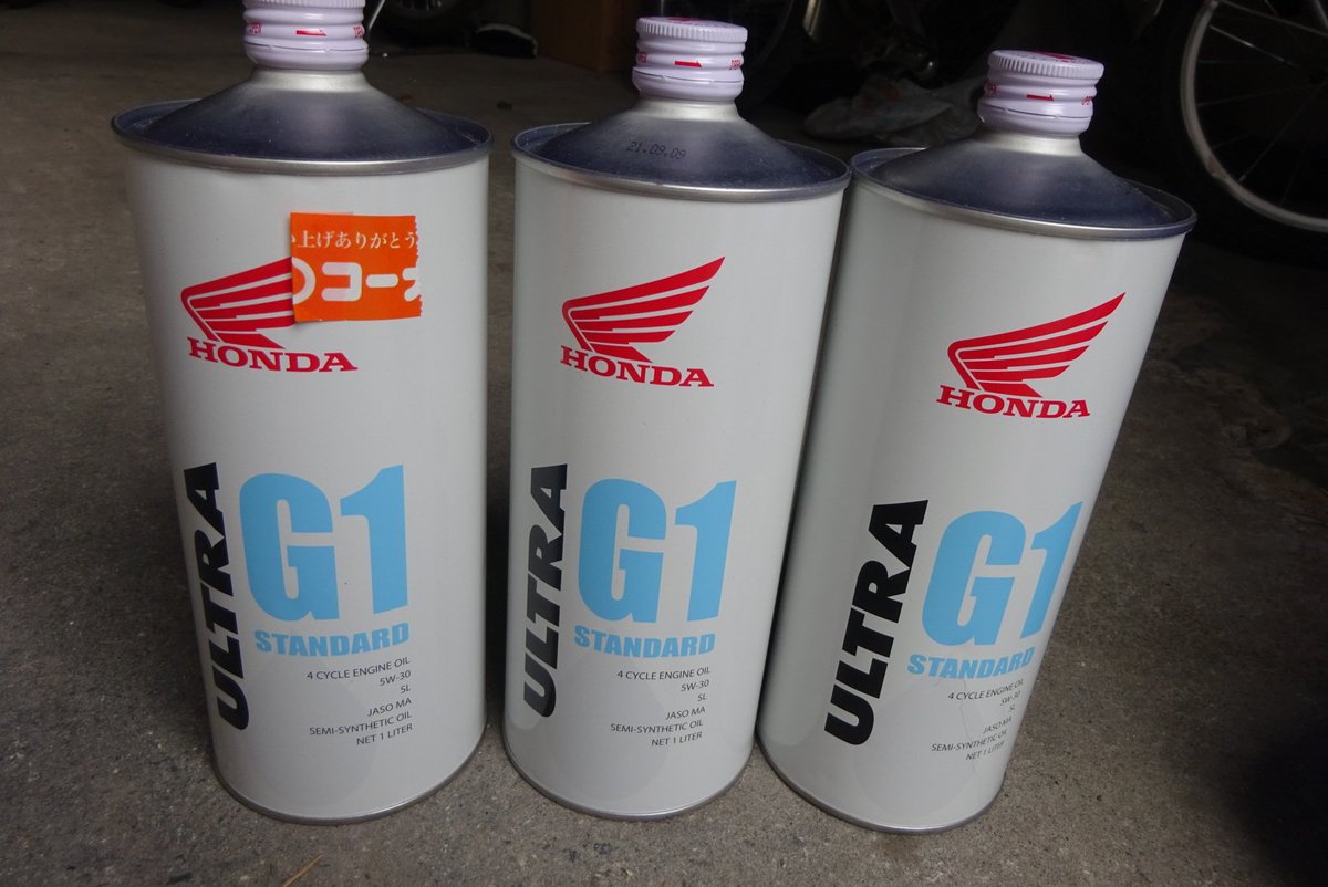 sofsup6978's tweet image. オイル交換の日。昔から使っているホンダのオイルは安心感が有りますが…。
#2J2
#最初期型
#SR500
#美しいヤマハ