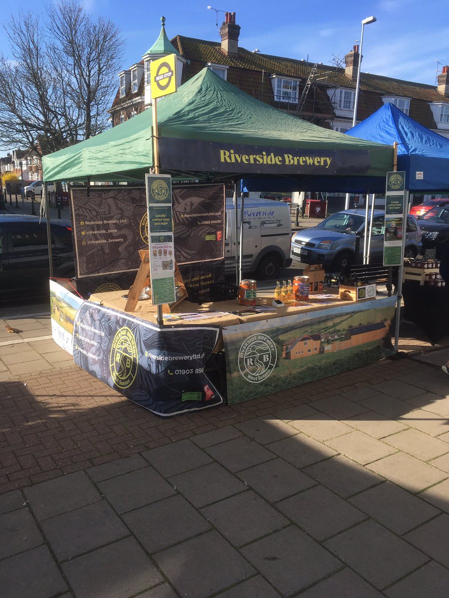 A very nice sunny day at Goring Farmers mkt