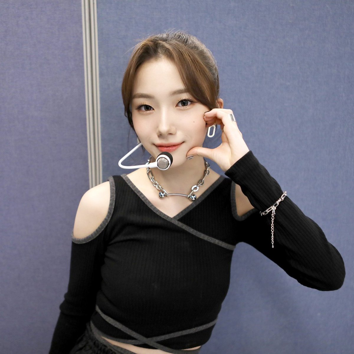 [220402] seo youngeun fancafe update
— Kep1er Seo Youngeun '2022 Seoul Fashion Week' Behind Photo📸

🔗: m.cafe.daum.net/kep1er.offcl/Y…

#Kep1er #케플러 #서영은 #YOUNGEUN <a href="/official_kep1er/">Kep1er</a>