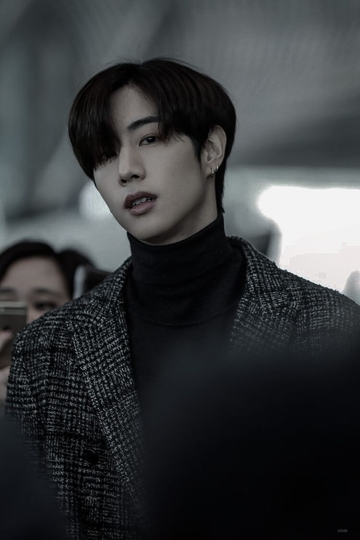 MBT4237's tweet photo. 👤: คุณแบมดูจะชอบรถคันนี้มากเลยนะครับนาย
🐊: อืม...คันนี้ราคาเท่าไหร่
👤: เกือบหกล้านดอลครับ
🐊: จัดการให้ฉันด้วย
👤: แต่นายครับ คุณแบมขับรถไม่เป็นนะครับ
🐊: มีฉันอยู่ทำไมต้องปล่อยให้ขับเอง หรือถ้าไม่ขับก็เอาไว้ให้เขาถ่ายรูป https://t.co/p2tbh7FXKB