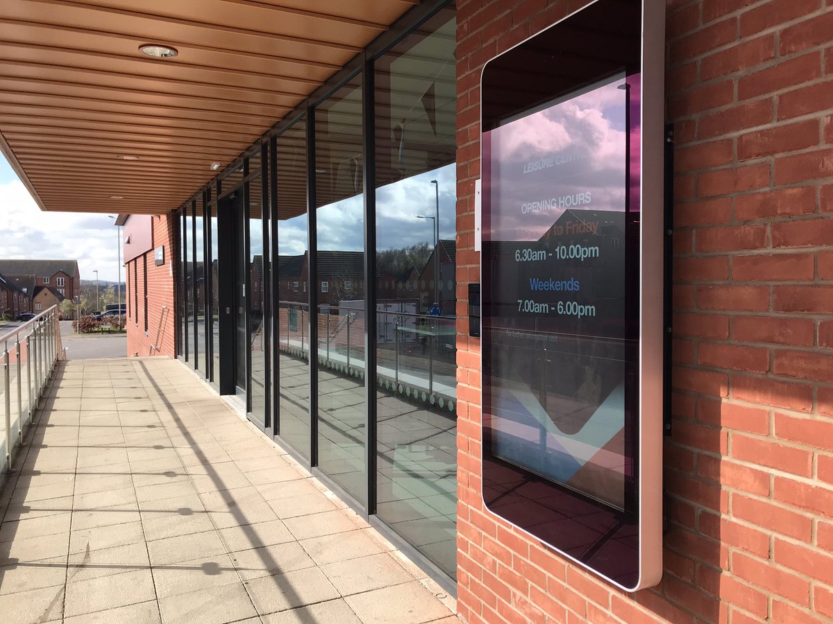 DSS_digitalsign's tweet photo. One of our 55” outdoor screens looking pretty awesome at #duncanedwardsleisurecentre #digital #outdoordigital #LCD #digitalsignsolutions #dudleycouncil @dudleymbc https://t.co/1nBcsa5zyN