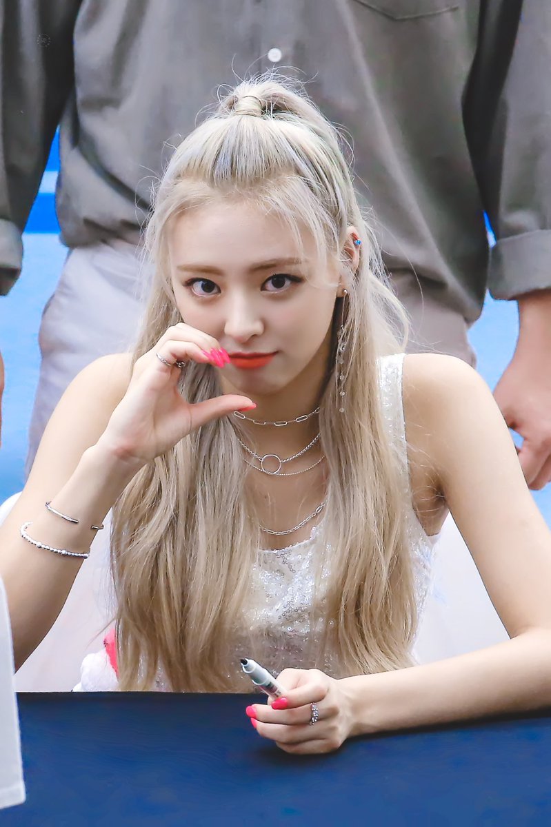 itzyunaaa_'s tweet photo. cr logo

#ITZY #있지 #Yuna #유나 #짱구 #Voltage #Spice https://t.co/d6KlyoNBNL