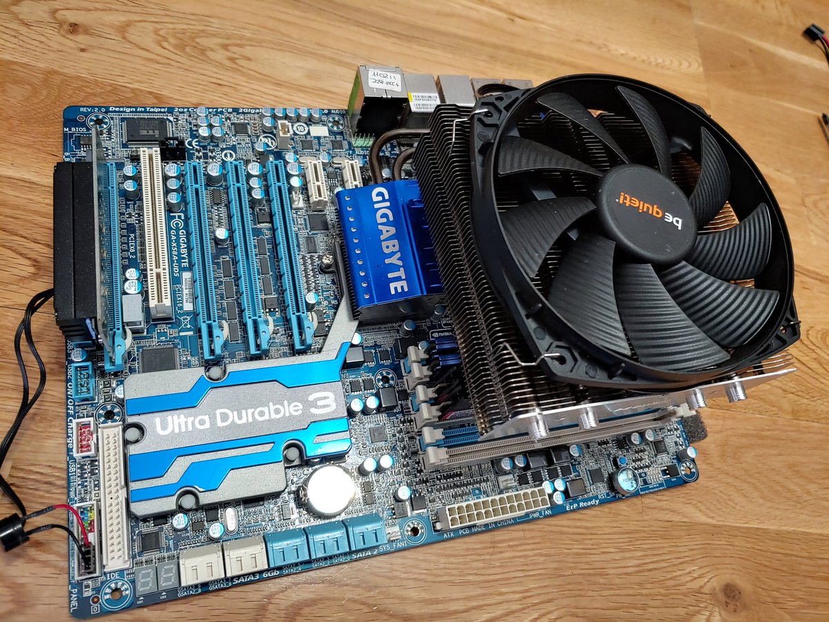 Hoy tocaba cambiar el disipador al abuelo de las series i de Intel: i7 990x