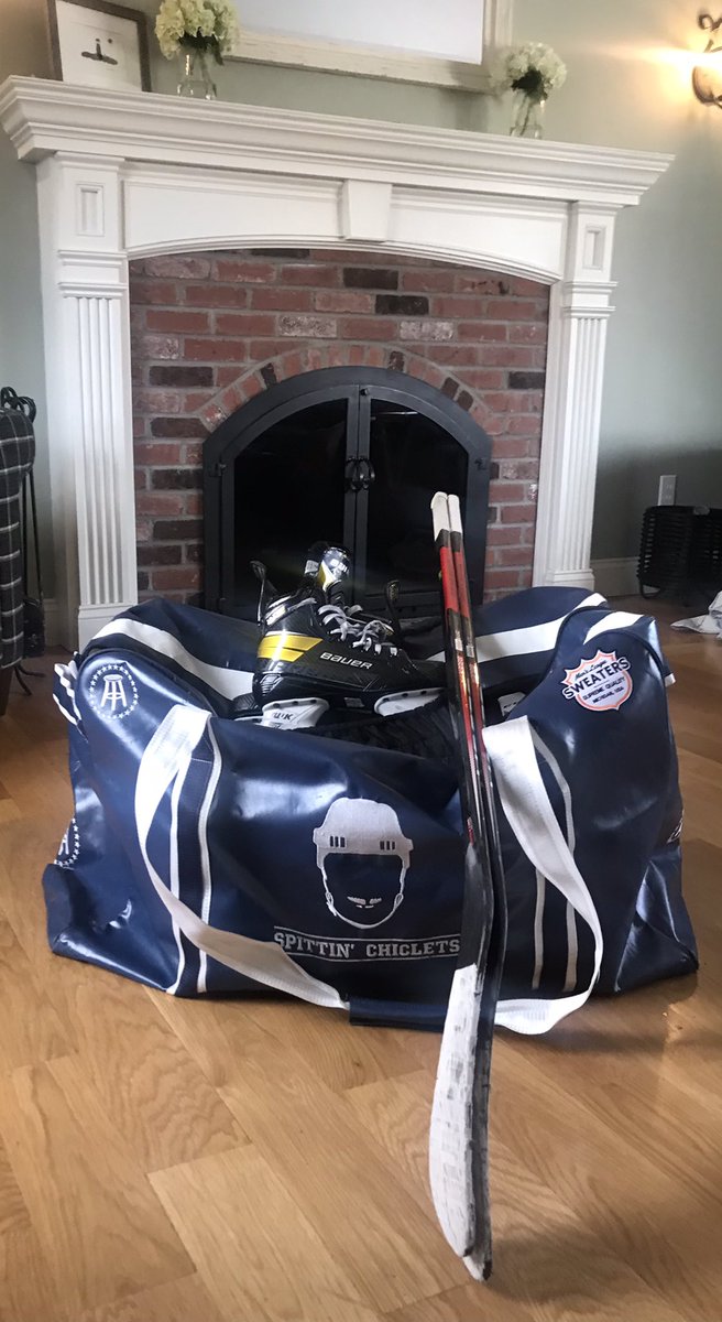 clawsoncape's tweet photo. Best gear bag around….@spittinchiclets @RearAdBsBlog @ryanwhitney6 @MikeGrinnell_ @BizNasty2point0 https://t.co/BBmUmDxCFJ