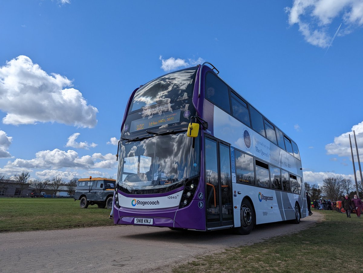 BusDriverEm's tweet photo. Here's @northwest31 taking 10945 for a few laps at #SEBF today :) https://t.co/qdVptflJuf