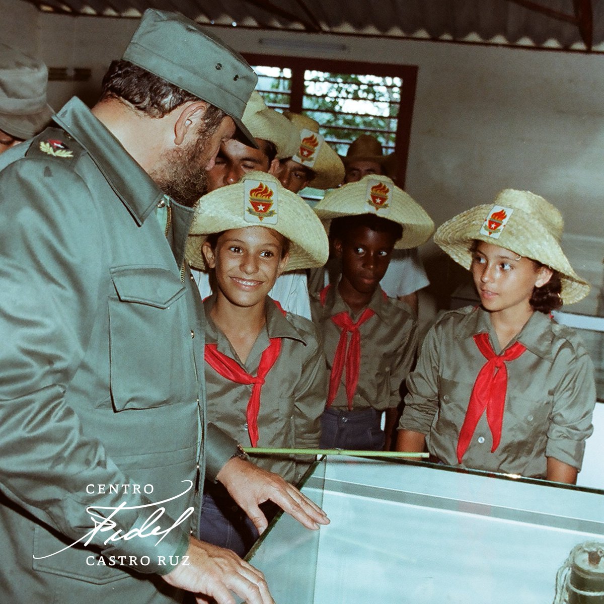 #Fidel:"Nada hay tan agradable, tan emocionante; como encontrarse con nuestros pioneros y ver todo lo que ustedes han adelantado en organización, ver todo lo que ustedes han adelantado en disciplina, en cultura, en entusiasmo y en conciencia patriótica". #FidelVive #VamosConTodo
