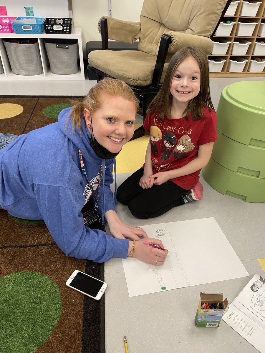 LynnetteMGall's tweet photo. Thursday was Miss Silvashy’s birthday! Quick appreciation post for her. She goes above and beyond for me and our students every single day. So grateful to work along side this amazing teacher 💚 #onevillage #secondgradecadets https://t.co/TYwwUCxbgd