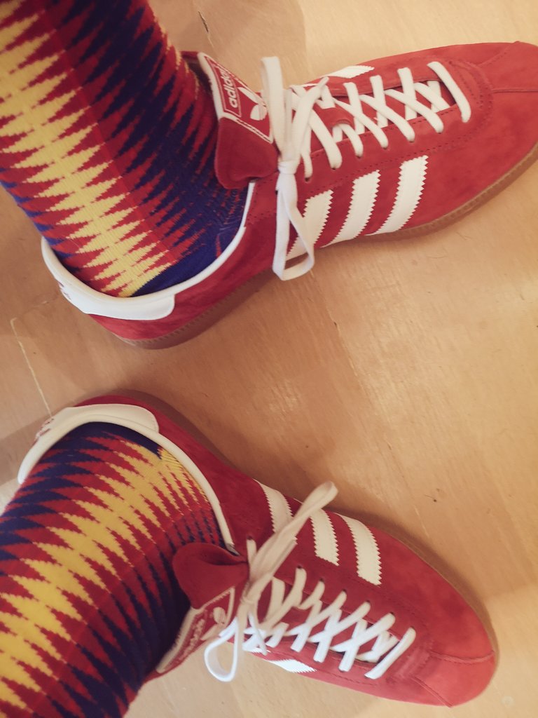 aeffone's tweet photo. Chesham United (H) #bsfc #waltoncasuals #BeCasual @SockCouncil @adiFamily_ https://t.co/KlqLiCuKrE
