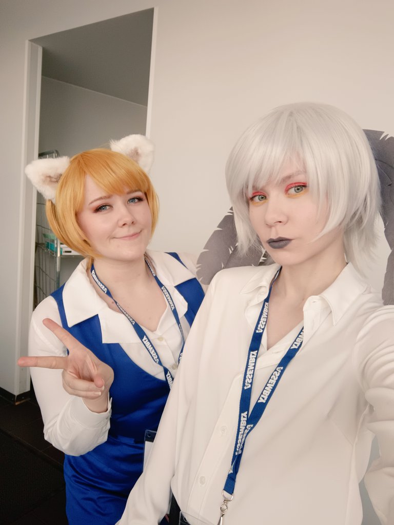 Miriria_'s tweet photo. Sihteerit työkeikalla assemblyillä.🦢🦊 Gori ei päässyt, koska sen mekko katosi. 😭😭 #AssemblyWinter22 #Assembly https://t.co/zlARRjxYVU