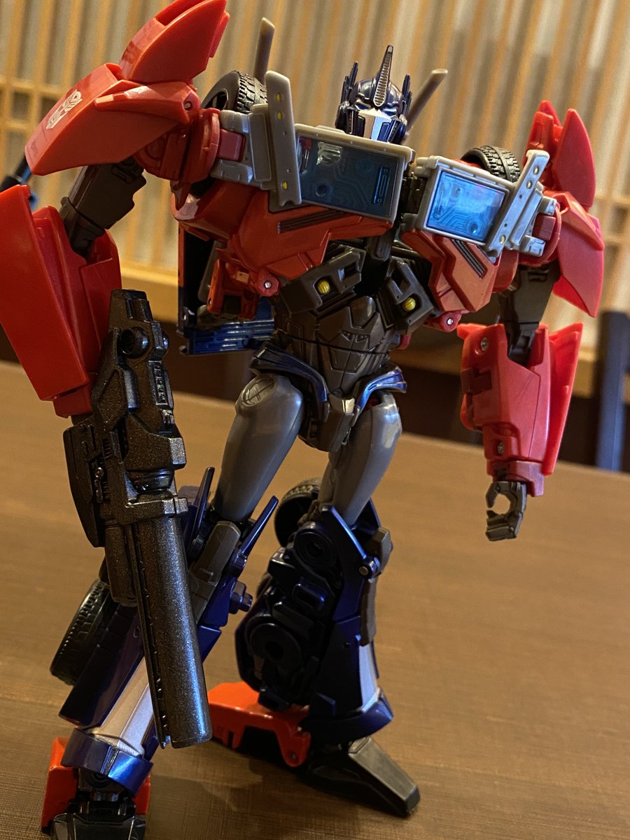 #嘘みたいな値段で買えたTFを晒す 
プライムFE版2500円
復刻ゴッドジンライ2400円
プラチナムオメガコンボイ計17000円
イーグル銃口欠品箱なしデスザラス9980円

ジンライ以外はここ3年以内に見つけた物で、デスザラスは結構「ヤッてる」方じゃない???? 