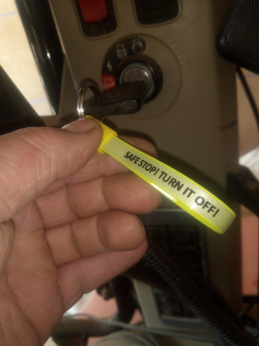 SpudSlingsby's tweet image. Great initiative from @McCainUKIE fieldsman @mpmstubbings  #switchitoff #safestop The small things make a difference @FarmSafetyHour @nfu_farmsafety @H_S_E