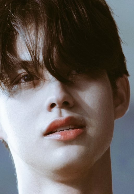 winweers's tweet photo. —BrightWin AU
Halcyon

Bagi Gabri, hanya dengan memiliki diri sendiri sudah cukup. Meski harus hidup dalam kata 'sederhana' ia tak apa. Harapnya sebatas, bisa makan dan tidur yang cukup ketika pulang bekerja sehabis kuliah. Tapi, mungkin, Ardawin adalah harap selanjutnya. https://t.co/iiIWWSsqYa
