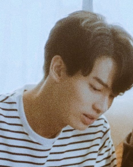 winweers's tweet photo. —BrightWin AU
Halcyon

Bagi Gabri, hanya dengan memiliki diri sendiri sudah cukup. Meski harus hidup dalam kata 'sederhana' ia tak apa. Harapnya sebatas, bisa makan dan tidur yang cukup ketika pulang bekerja sehabis kuliah. Tapi, mungkin, Ardawin adalah harap selanjutnya. https://t.co/iiIWWSsqYa