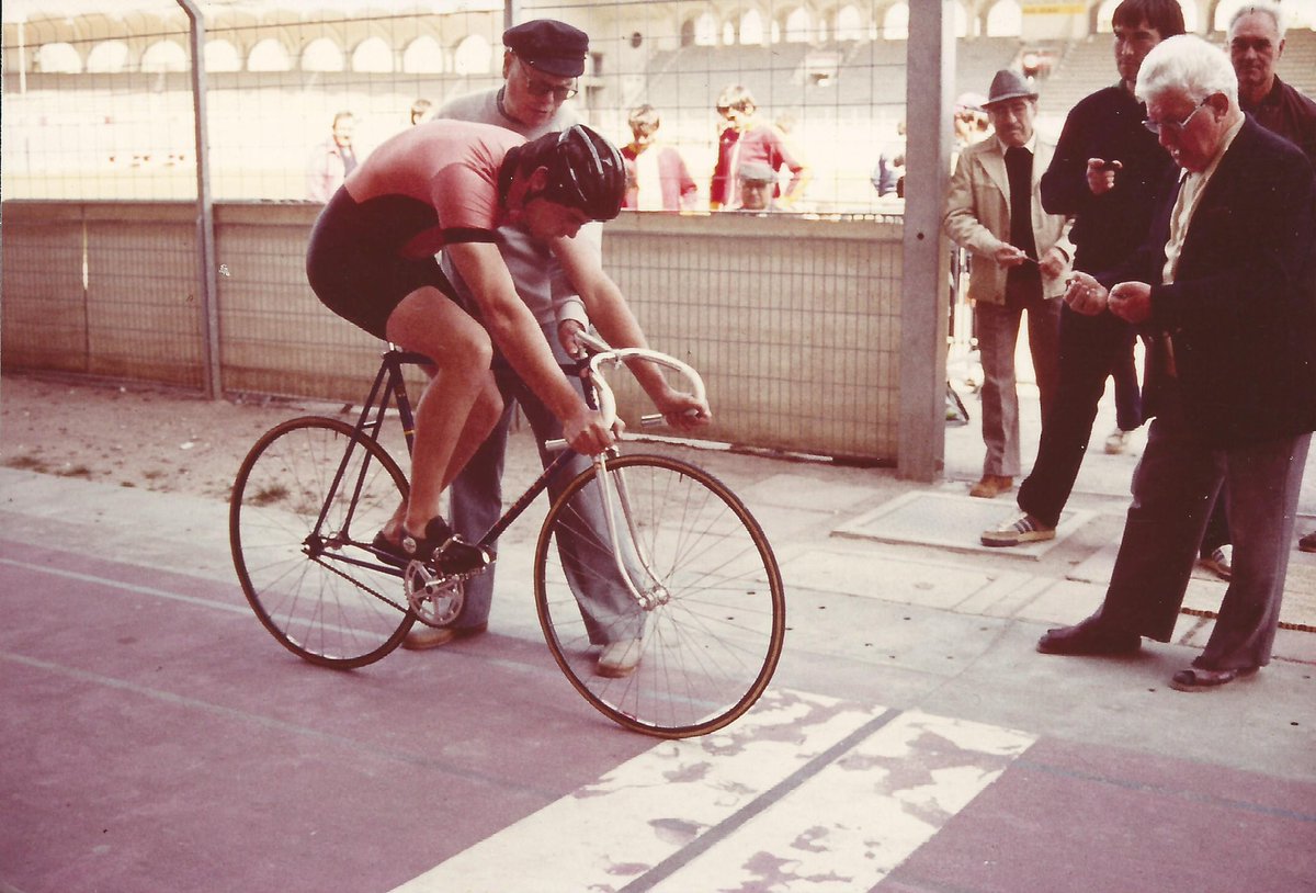 exapparatu's tweet photo. This is racer Jacques Suire lining up in a regional qualifying event for French sprint championships in the late ’70s. He took first place, and ultimately fifth in the national event.

I’m mid-restoration of one of the original team frames – pics soon.

#vintagebicycle #fixedgear https://t.co/CHACzxfbHq
