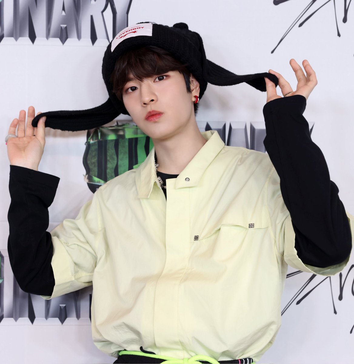 straykidsxzone's tweet photo. Lo mejor que hicieron las estilistas es usar orejitas como un concepto para Seungmin https://t.co/WqtuhXQlMe
