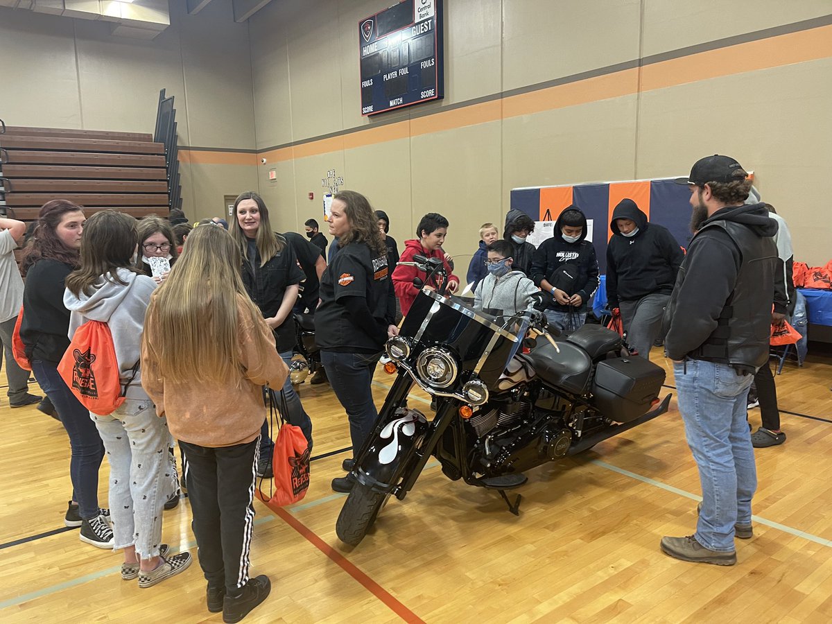 JustinHerrell's tweet photo. Westport students, who met our March attendance challenge, are treated to an afternoon with the Harley Davidson Renegades. Thank you Harley Davidson and Ty Harris! @officialSPS @JustinHerrell @westportcats @harleydavidson https://t.co/nkBeXvPDrL