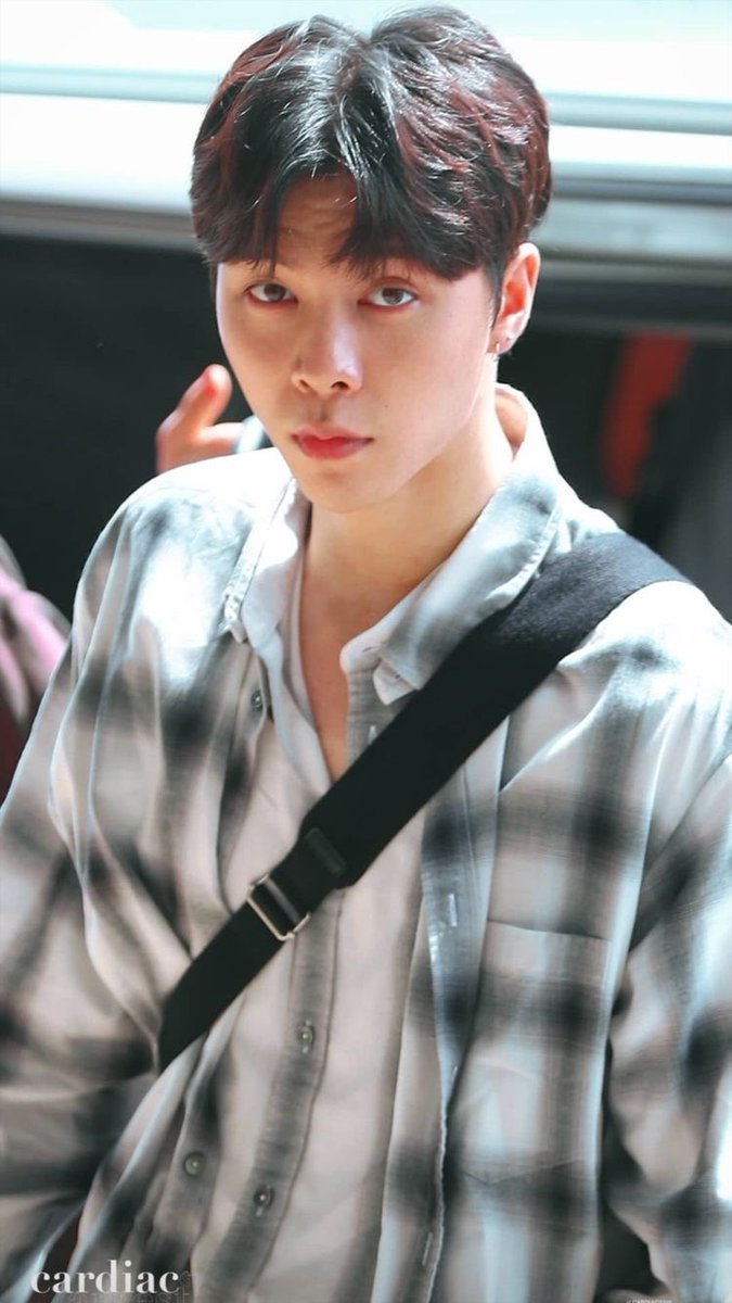 itstyaay's tweet photo. ;Ineffable Senior 

—Johnny Suh local au https://t.co/iDCDYfVcCL
