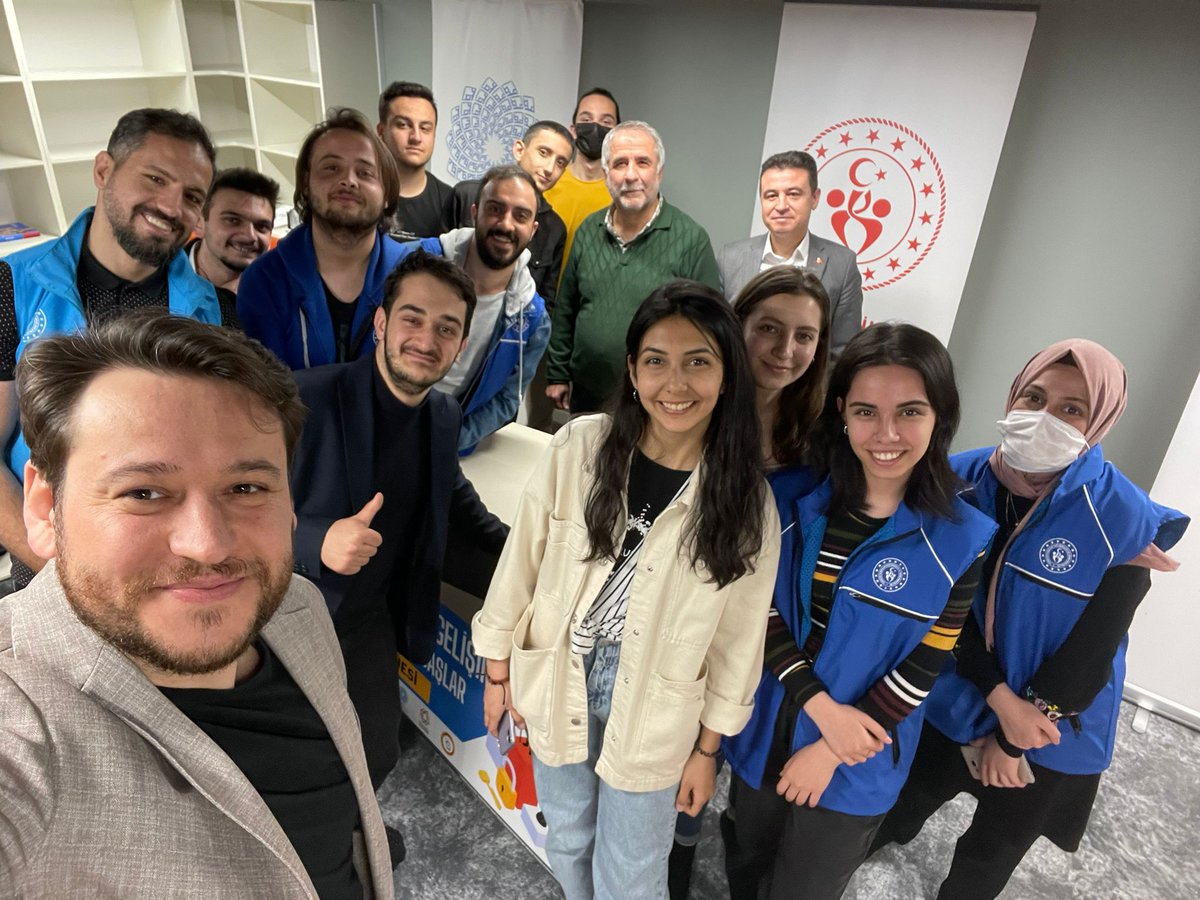 omerfarkarguntr's tweet photo. Güzide bir söyleşi oldu 
Değerli vakitler geçirdik 😊🙏

@gencliksporbak
@gsb_eak
@gsbgenclik 
@GSB_Ankara
@GSB_UfuktepeGM
@aliyaz_tr
@Sandalahmet https://t.co/zqzpiPGlQX