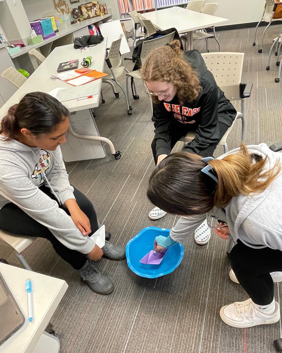 OlatheFutureEd's tweet photo. Sophomores enjoyed teaching their lessons the other day! They did such a great job as the teacher! #startwithstandards #youretheteacher #lessonplanning #lessondelivery #FEA @Olathe21st https://t.co/boFbef16BE