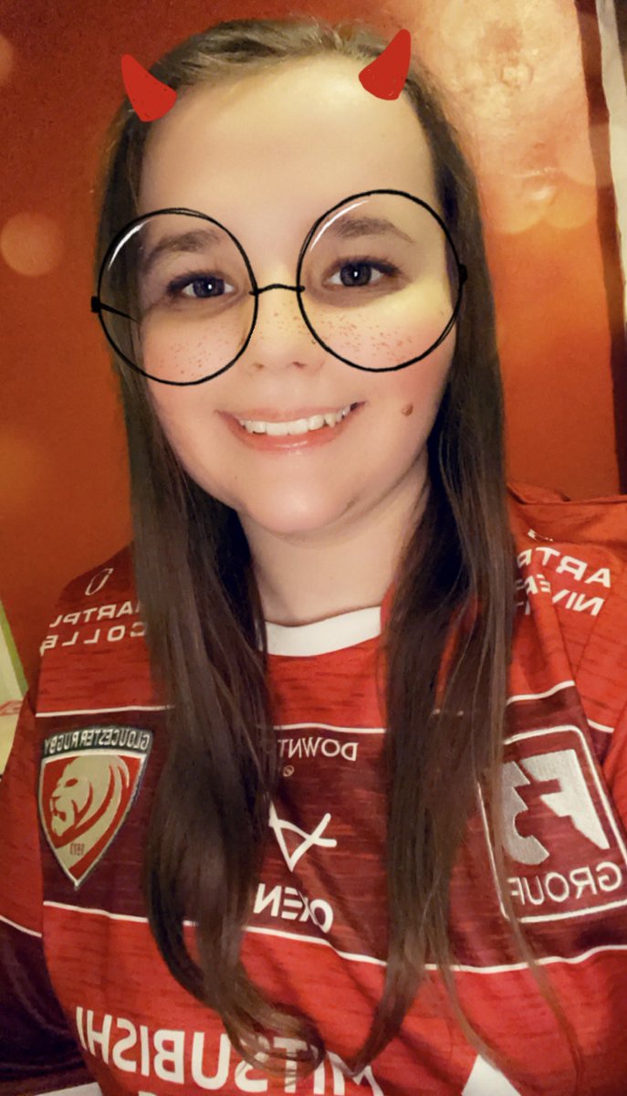 HeyaItsAlicia's tweet photo. Welshie that supports Gloucester 🍒⚪️
Come on Glaws 🏉 #GLOvWAS 
@gloucesterrugby @LouisReesZammit 
#GlawsFamily #WeAreGloucesterRugby 
#SquadOfThousands #GloucesterRugby https://t.co/hnpVKoEwt4