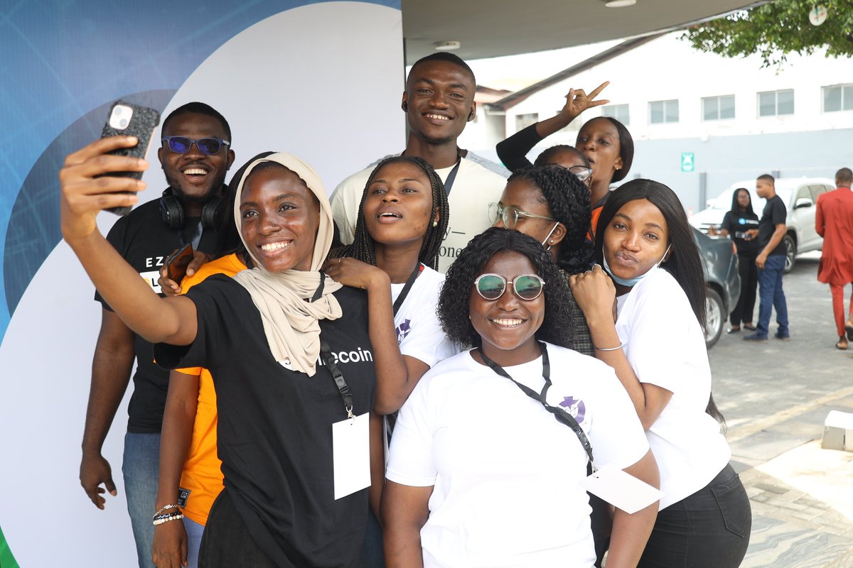 EthereumNigeria's tweet photo. According to @jonasjetschni, Metaverse is comprised of interconnected digital spaces in which humans interact with sense of presence.
#Meterverse #Web3 #Technology #FilecoinconferenceLagos 🇳🇬
#BuildWithFilecoin #HackWithFilecoin https://t.co/Ki8lmCnqiQ