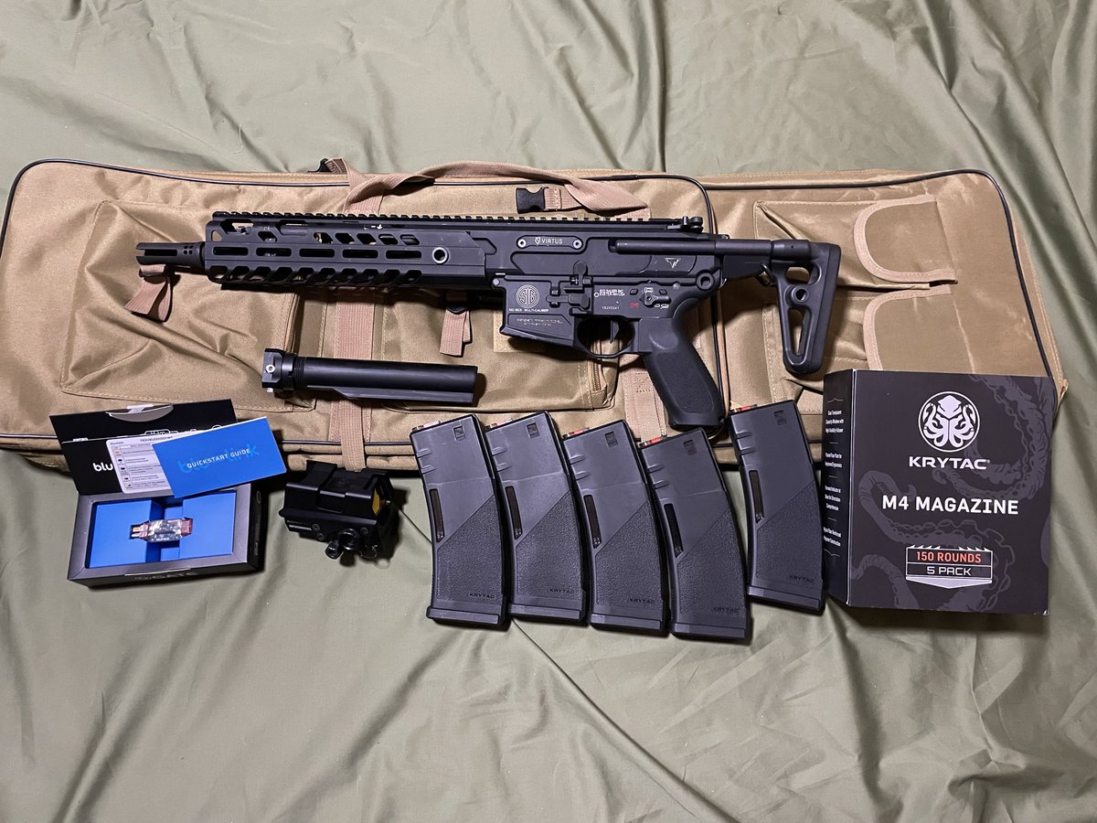 Patton1580's tweet photo. #ミリタリー物販 
②SIG MCX
代理で物販です。
・SIG MCX本件
　- カスタムバレル
　- サマコバ
　- DSG
　- 電子トリガーTAITAN
　- ストレートトリガー
　- カスタムハイダー等
・箱無し、付属品は写真の通りです。
本体は使用感がかなり有りますが、正常に動作します。
送料別：40000円 https://t.co/2tRUII9tDx