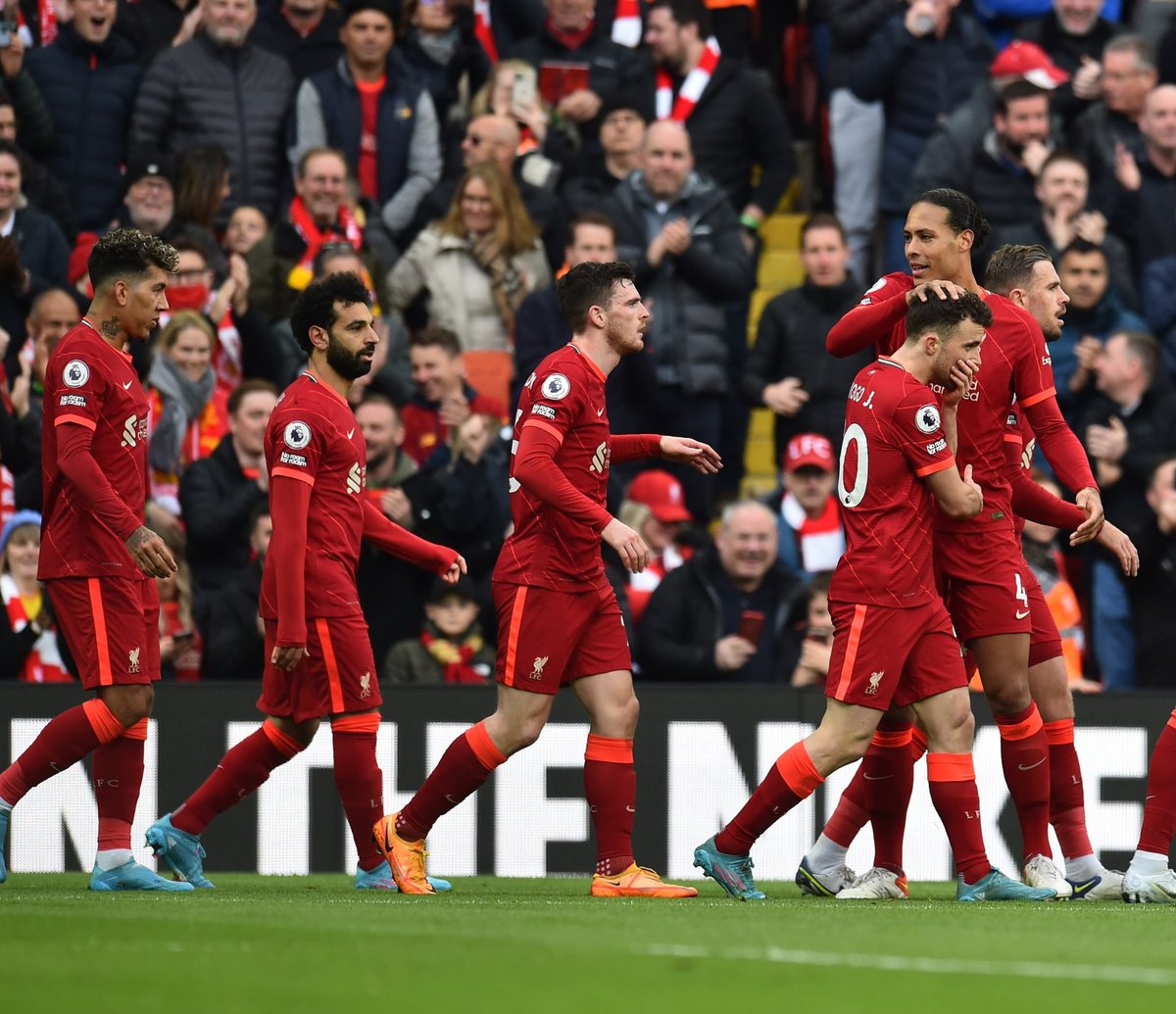 idextratime's tweet photo. #EPL
FT : Liverpool 2-0 Watford

⚽ Diogo Jota 22'
⚽ Fabinho 89' (P)

The Reds puncaki klasemen sementara.. 😎👌 https://t.co/mgtIyK08Fz