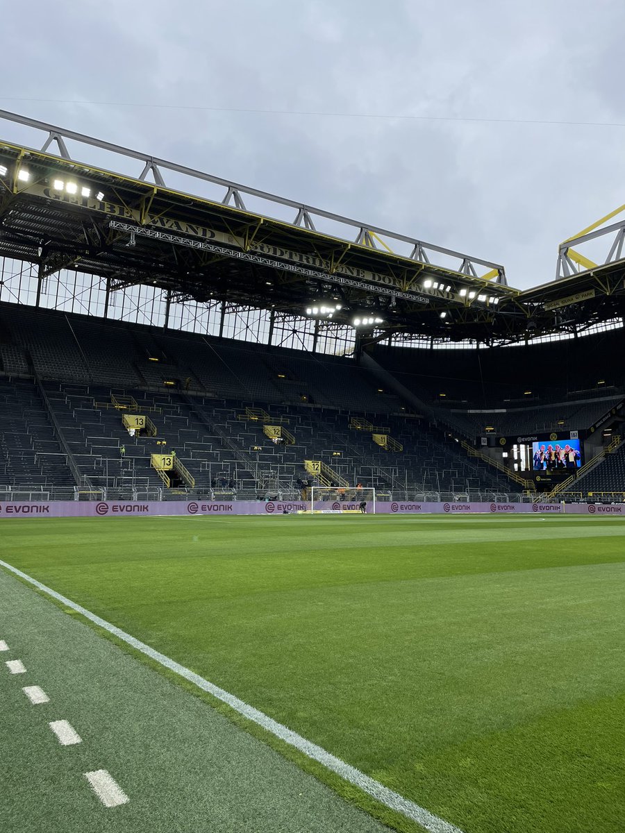 Loading… Endlich mal wieder volle Hütte #BVBRBL