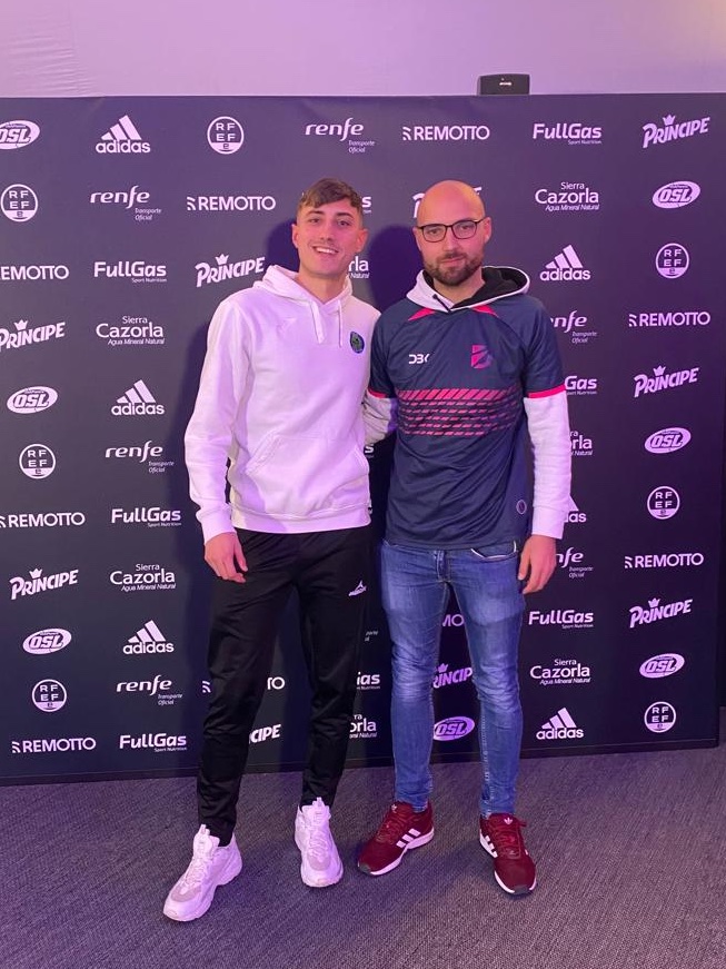 OSLDeAPlaneta's tweet photo. ⚡️La dupla vallecana @Fifa_abel + @albertovk1999  se lleva una contundente victoria contra los del Villareal https://t.co/mIhgJIZUIN
