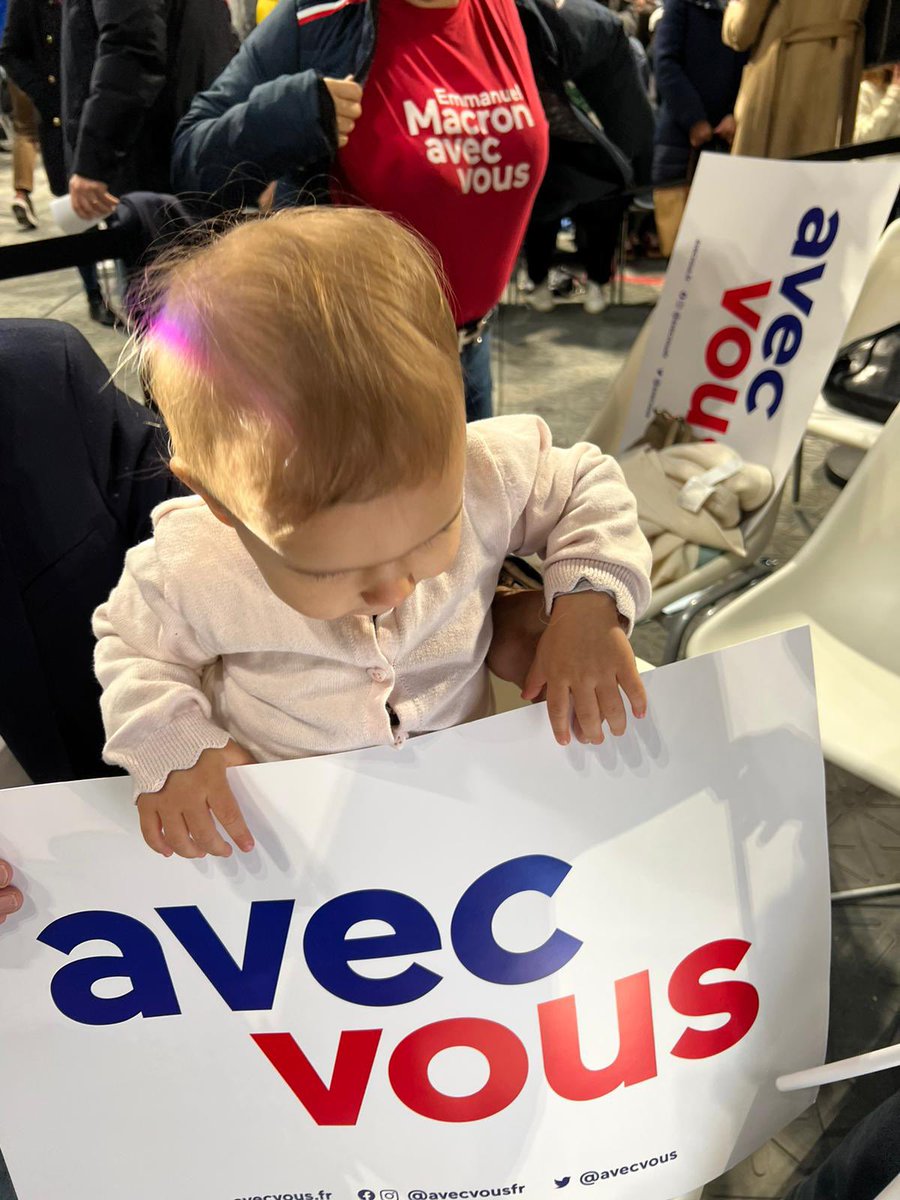 AbdellaouiLeil2's tweet photo. #avecvous 💙🤍❤️@soniabakhti @ChanazRodrigues @EnsembleEMacron 
🔥🔥🔥 https://t.co/9eQhgCTHuW