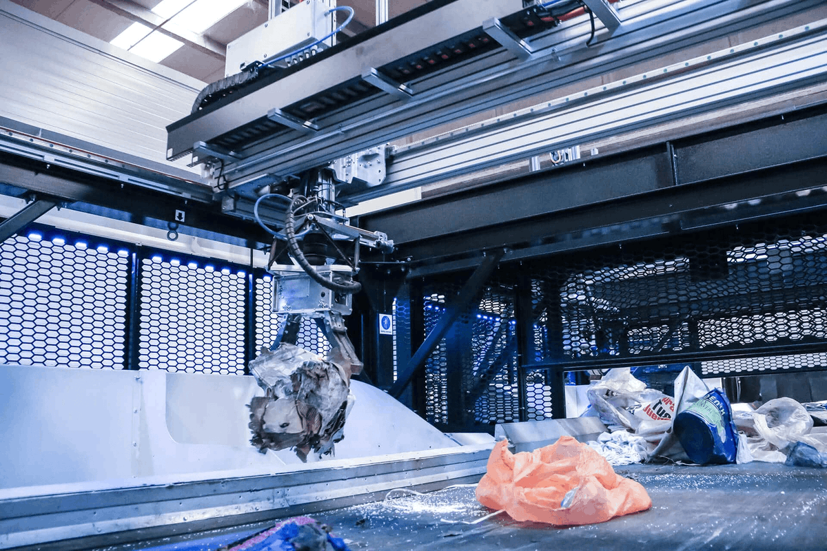 ferrovial's tweet photo. 🔁  In a #WorldOnTheMove new technological solutions are required to enhance production and consumption processes. Discover how we apply the #circulareconomy across our projects to reduce our envirionmental impact. https://t.co/IL7YjYgyyJ https://t.co/KHl9YUMFeW