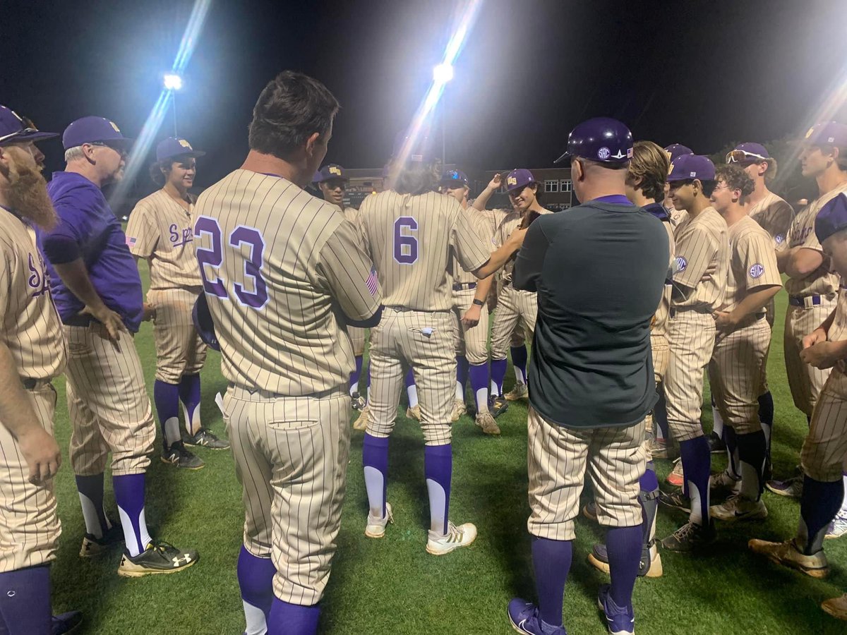 @MGonzalezz21went 💣 HR in the Top of 11th <a href="/loganhughes_10/">logan hughes</a> was 2-6 2B solo HR 💣 2R
<a href="/jacobmckenzie22/">Jacob McKenzie</a> was 3-5 2R-HR 💣 3RBI
<a href="/weckman_braeden/">Braeden Weckman</a> was 3-5 R &amp; Sam Downey 2-5!

<a href="/landonnmiller/">Landon</a>, <a href="/NMiller3604/">Noah Miller</a> &amp; Alex Lopez pitched scoreless innnings <a href="/colbyrice2734/">Colby Rice</a> 8 K’s 1H &amp; <a href="/marklouby/">Mark Loubier</a> save