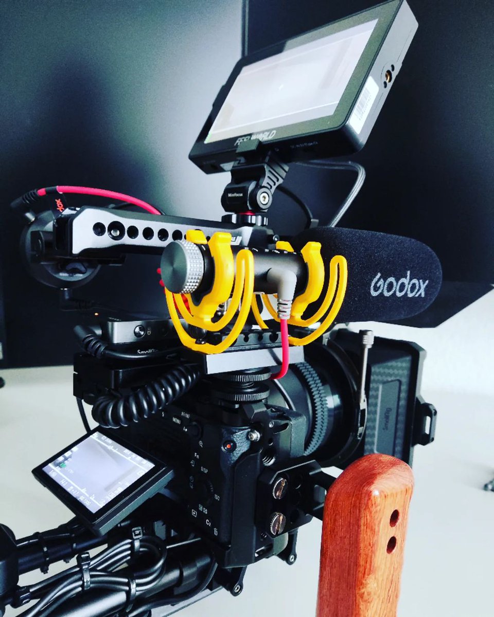 feelworldhd's tweet photo. My film production equipment - feelworld f5pro v2

📸 by @iconceptphones

Learn more/order FEELWORLD products: https://t.co/YvVEhfBdXr

#feelworld #feelworldmonitor #fieldmonitor #videomonitor #videomaking #videoeditors #filmmake #filmrig #filmming https://t.co/Jr0sCTVMeZ