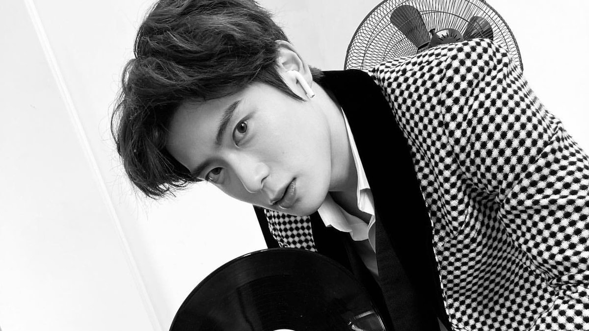 empathyoonoh's tweet photo. Jeong Jaehyun in black and white is always a serve https://t.co/4pCeyczSVg