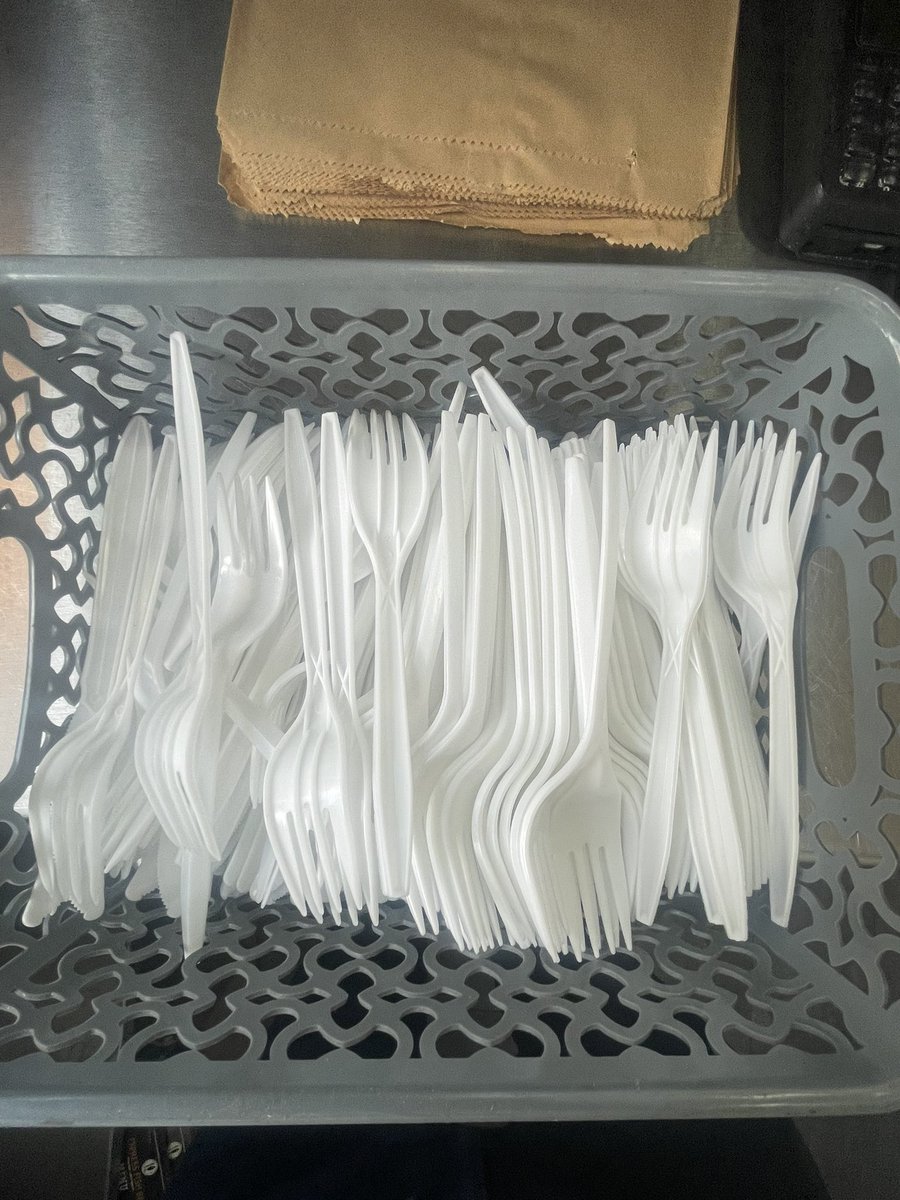 ExpressFishBar's tweet image. ❗️❗️Competition time ❗️❗️ guess the right amount of forks in here and win 2 Millwall Tickets #millwall #surreyquays #coldblowlane @SE16Hour @RotherhitheLoc @WISE16