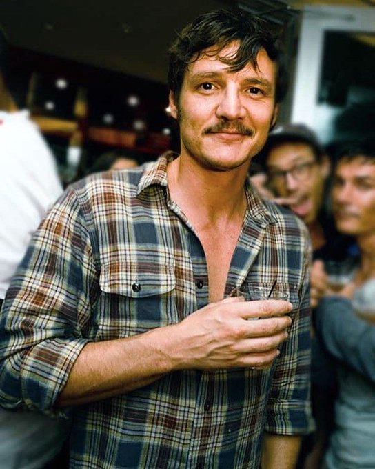 A very happy birthday to Pedro Pascal, who is very easy to celebrate 