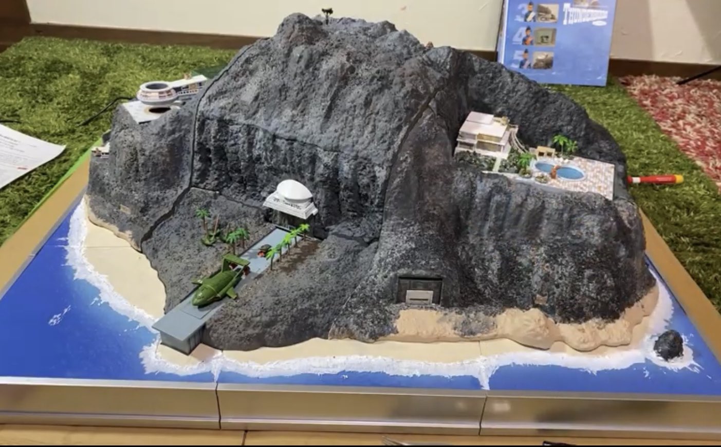 サンダーバード秘密基地　デアゴスティーニ　セット Amazon | デアゴスティーニ サンダーバード秘密基地 約703mm