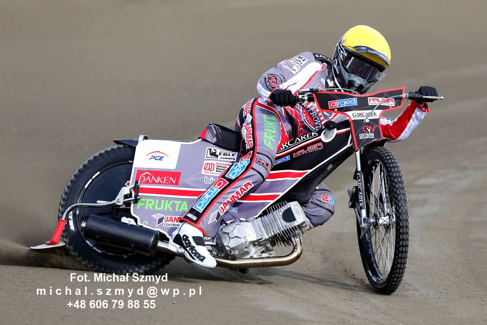michal_szmyd's tweet photo. 2022 race jacket and shape of Ostrow`s Nicolai Klindt during short practice before @PoloniaBDG vs @tzostrovia - challenge match yesterday @nklindt @dmusport #nicolai #klindt #speedway #zuzel #denmark #pgeekstraliga @EkstraligaTV 
#ostrow #ostroposwoje https://t.co/2RoZsK5In2