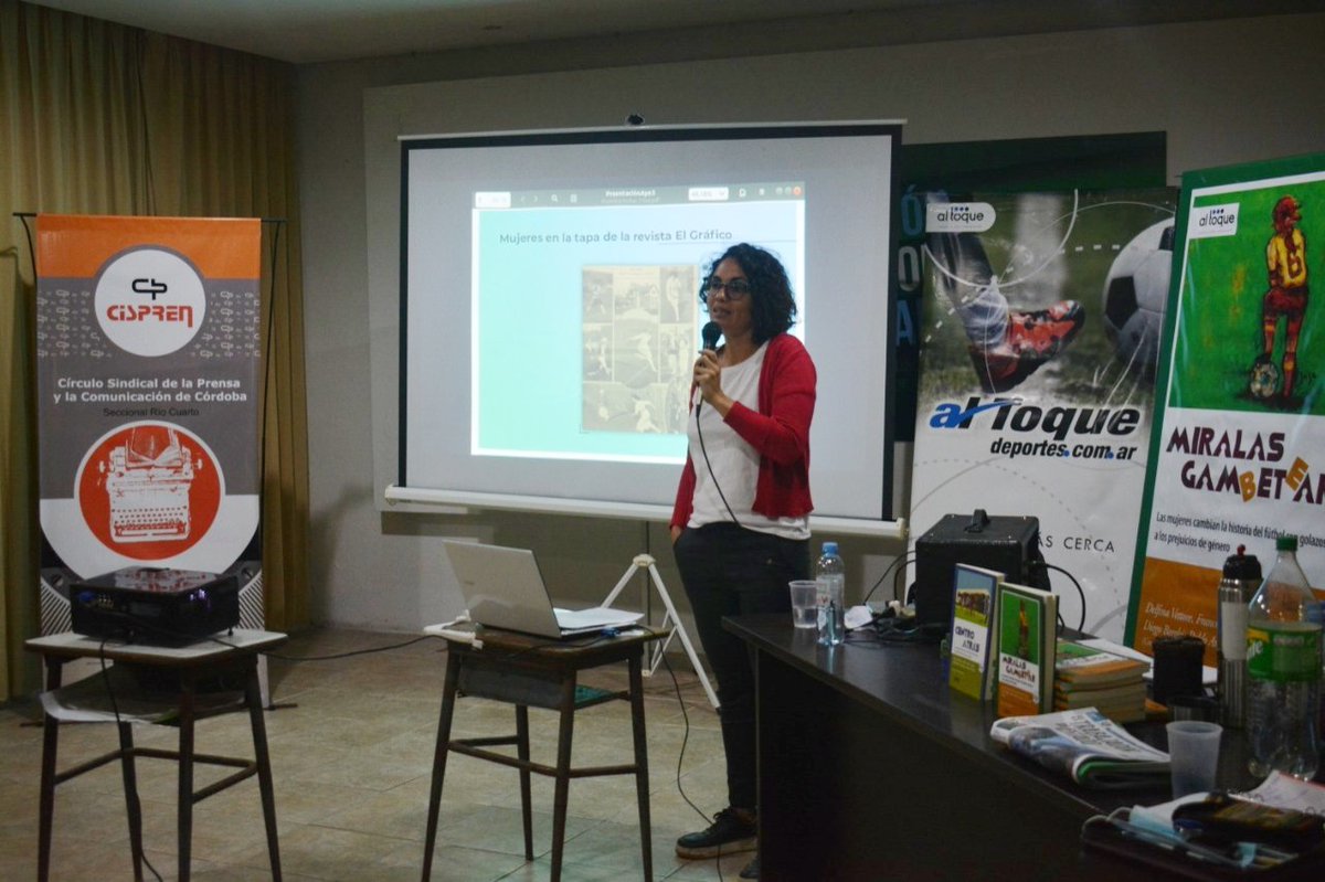 AlToqueDeportes's tweet photo. • Curso "Periodismo, Deporte y Género" a cargo de @ayelenpujol •

Seguimos este sábado con el segundo encuentro.

🙌 https://t.co/CGfwTbLI4o