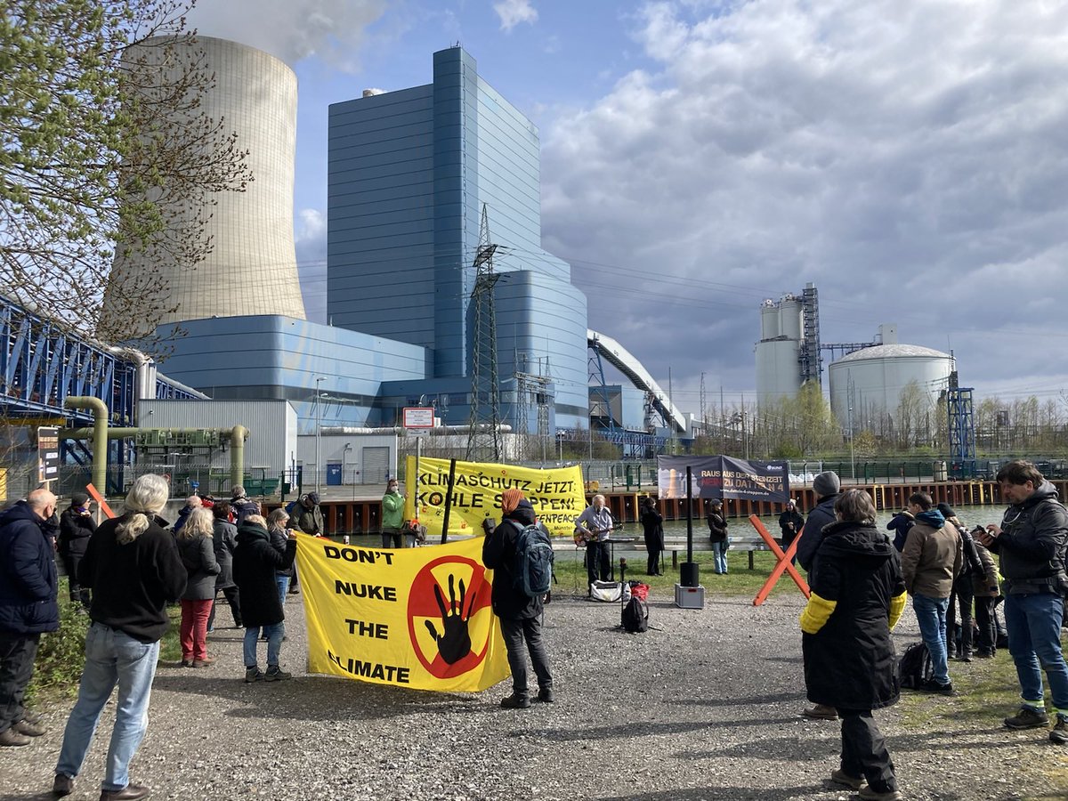 "Wenn wir wirklich aus der Zerstörung der Umwelt aussteigen wollen, müssen wir die herrschenden Verhältnisse grundsätzlich in Frage stellen."
<a href="/Gruppe_EXIL/">exil</a> in Datteln. #datteln4