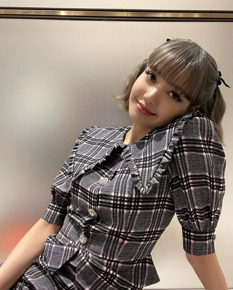 k_01lei's tweet photo. リサに似合わない服装って何？？
着てる服を自分のものにしちゃうリサすごい、、 https://t.co/3Uys5u2sen
