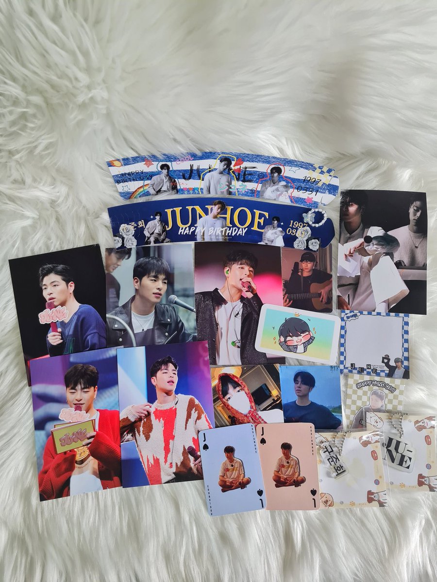 Np_LittleBee's tweet photo. แวะมาหาจุนเน่แล้วค้าบบ 🥳🥳 คาเฟ่จัดได้น่ารักมากๆเลยค่ะ รูปจุนเน่น่ารักหล่อๆเต็มไปหมด ขอบคุณ give away ที่น่ารักๆของทุกคนด้วยนะคะ น่ารักทุกชิ้นเลยค่ะ 🥰🥰
#Memorywith_JUNEday
#ไดอารี่ที่26ของจุนฮเว
#다들잘지내죠_오늘준회생일
#26thSpringWithJunhoe https://t.co/bTuEVVW7tJ