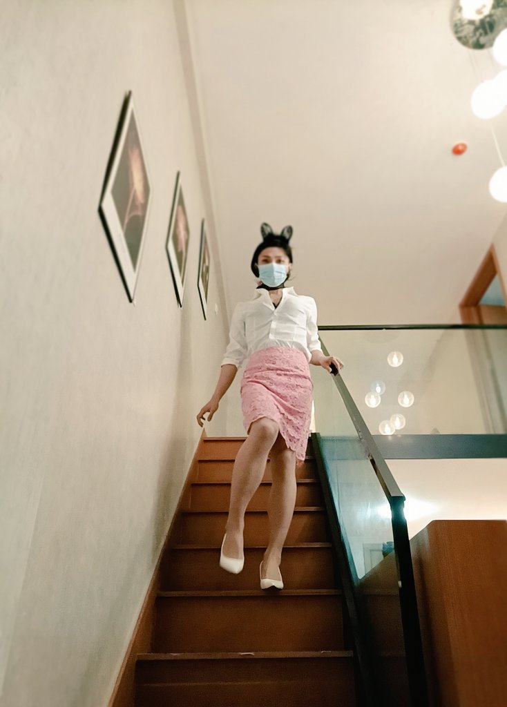 CD_小悦 on Twitter: 老板，您找我嘛？我这就下楼来您办公室。 t.coeJAjw2L6c4  Twitter