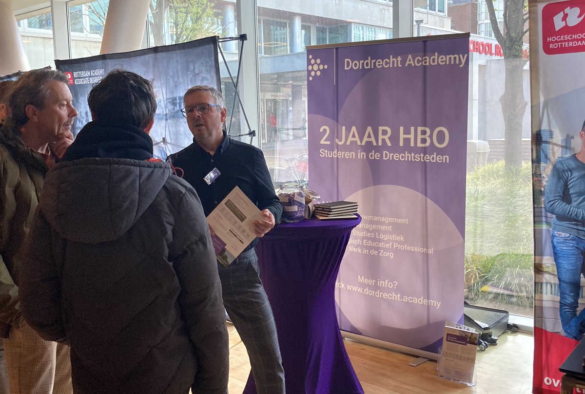 Ook de Dordrecht Academy <a href="/HOdrechtsteden/">Hoger Onderwijs Drechtsteden</a> staat vandaag op de open dag <a href="/hsrotterdam/">Hogeschool Rotterdam</a>